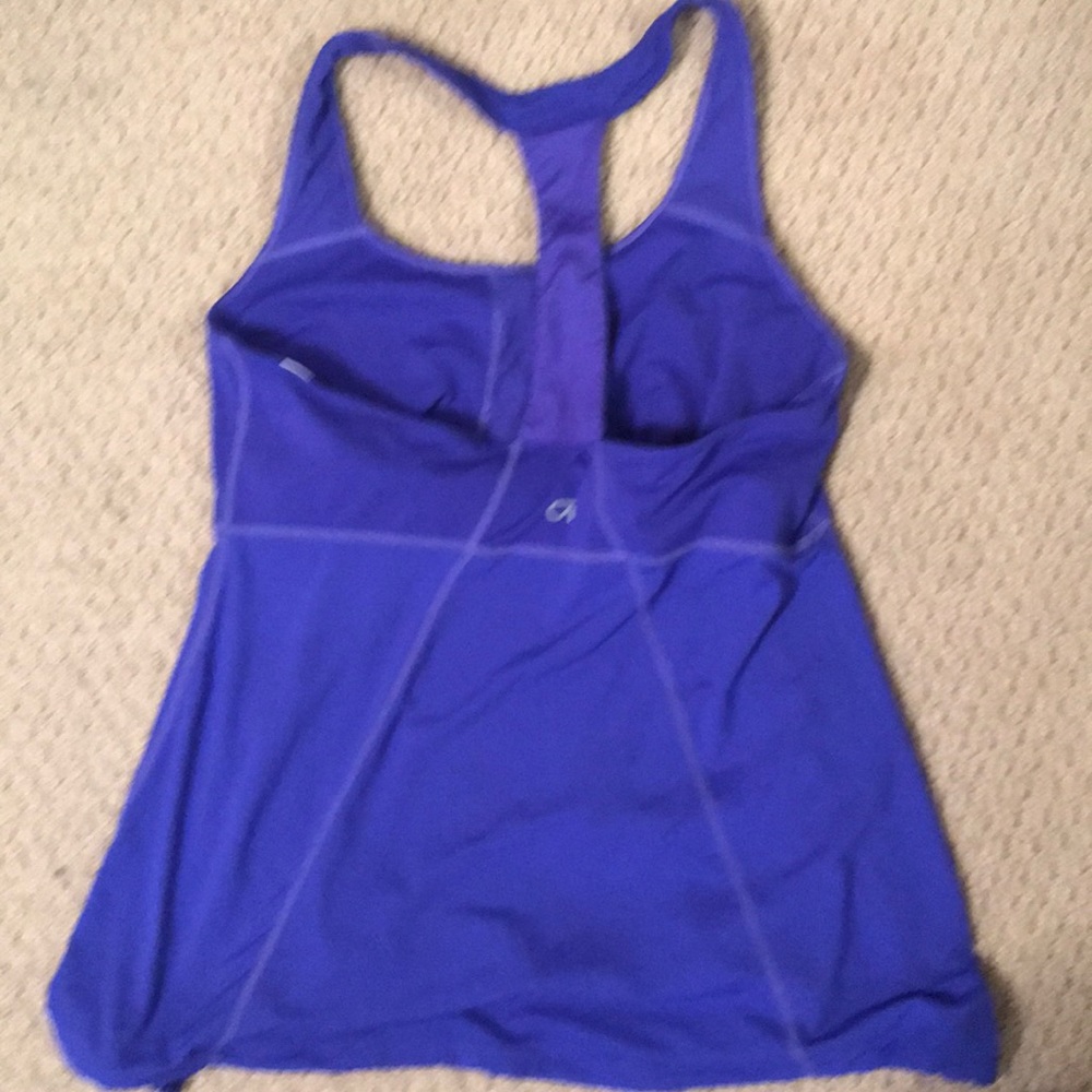 GapFit Workout top